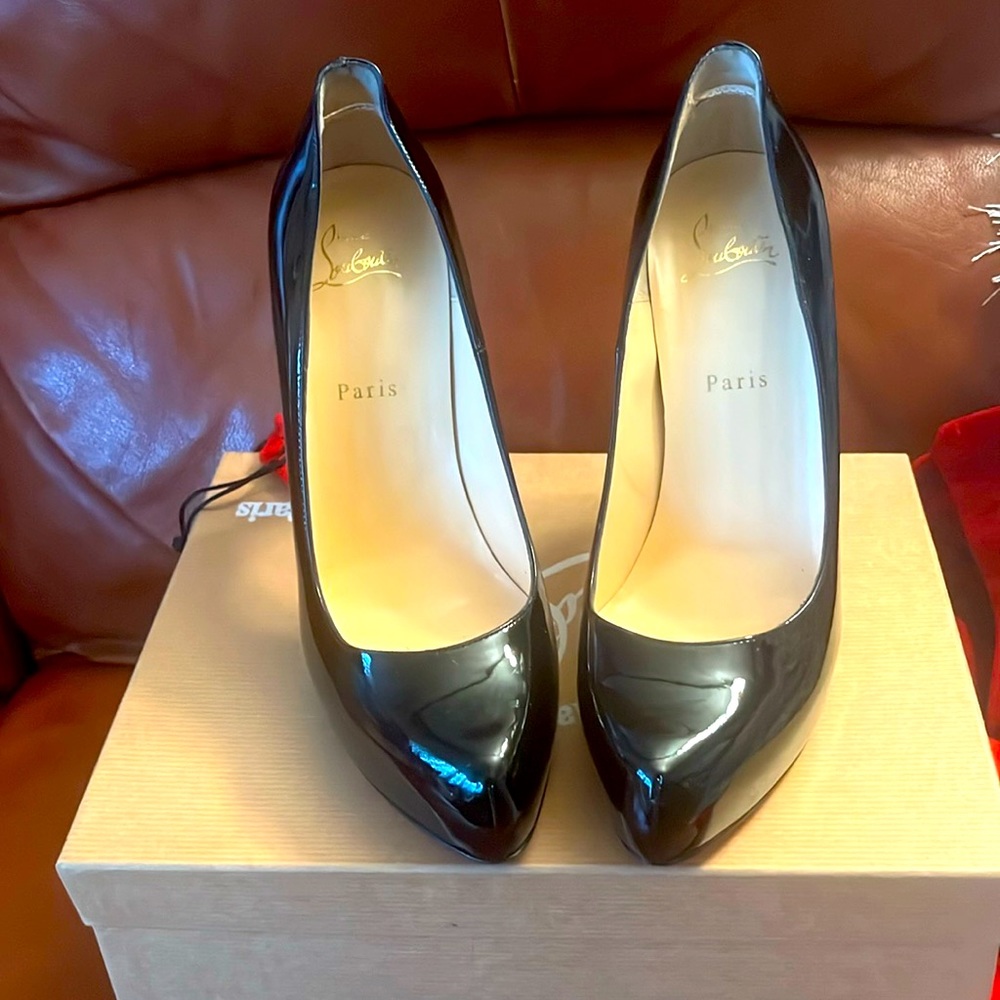 Red bottom heels Christian Louboutin